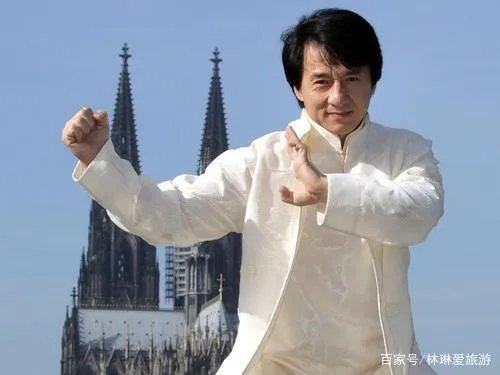 吴卓林认父成龙后,成龙、房祖名首现身,父子俩神情大不同。后来如何呢?