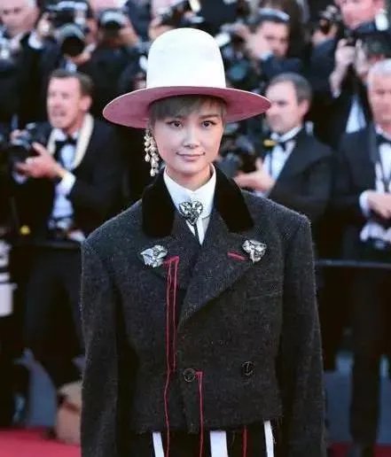 李宇春的名气一般，为什么时尚资源这么好？