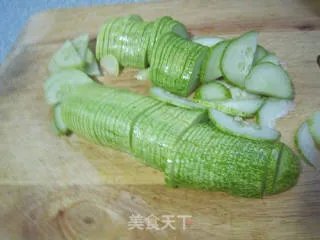 快手巧拌爽脆的地黄瓜