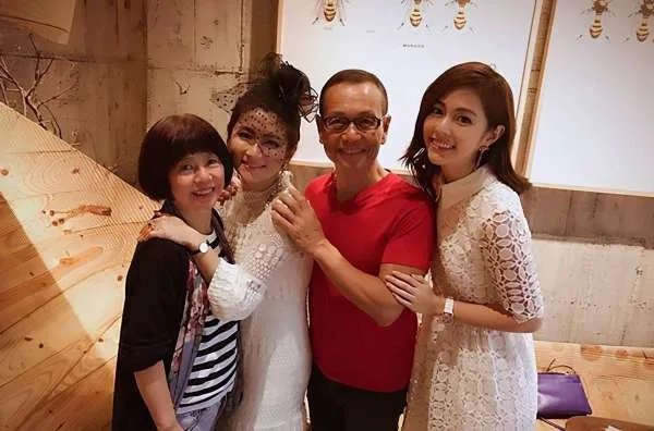 任家萱的结婚照