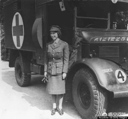 为什么英国王子结婚要穿陆军的礼服？英国陆军不是向议会效忠的吗？