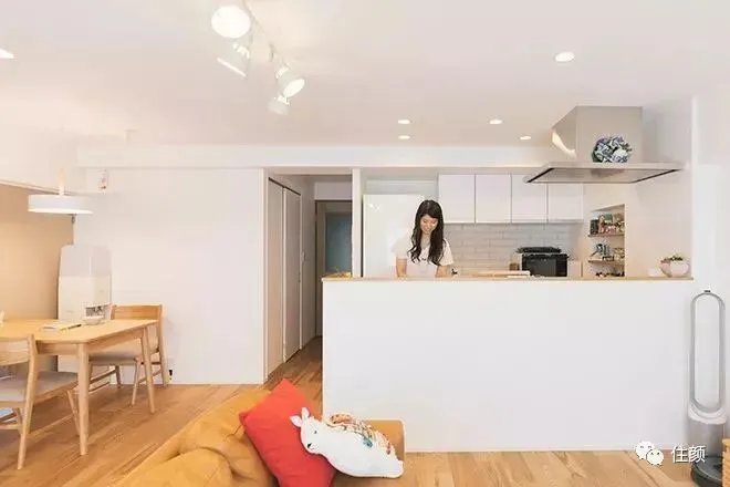 买房、独居、不婚、不生，这届女性实在是太牛了！