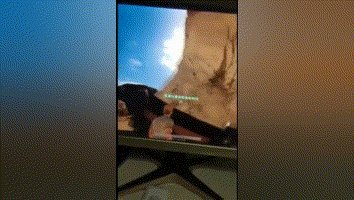 《绝地求生大逃杀》变成《进击的巨人》！巨人外挂4个神仙肉搏