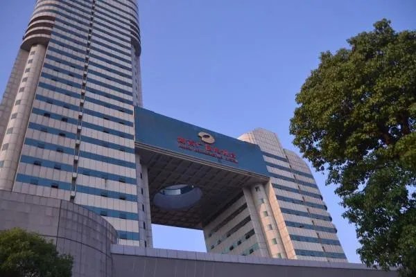 芒果TV与大闹火车站演员解约，为何一直以来芒果台饱受诟病？