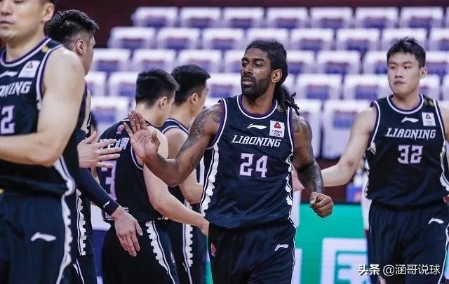 李晓旭受伤后，赵继伟怒砸地板，杨鸣眉头紧锁，为何总经理李洪庆却累到打哈欠？