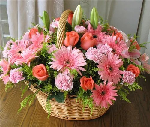 婚礼花篮用什么花好 婚礼花篮多少钱一对