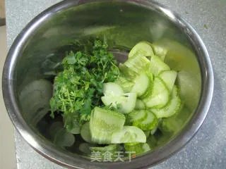 快手巧拌爽脆的地黄瓜