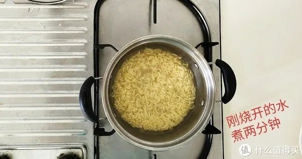 ​关于“老坛酸菜”:   统一、康师傅、大今野，还有那街那巷～