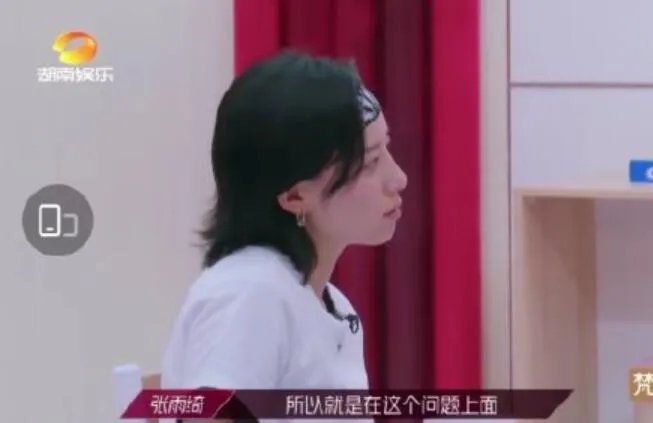 张雨绮帮李斯丹妮拒绝蓝盈莹是怎么回事 张雨绮帮李斯丹妮拒绝蓝盈莹事情经过