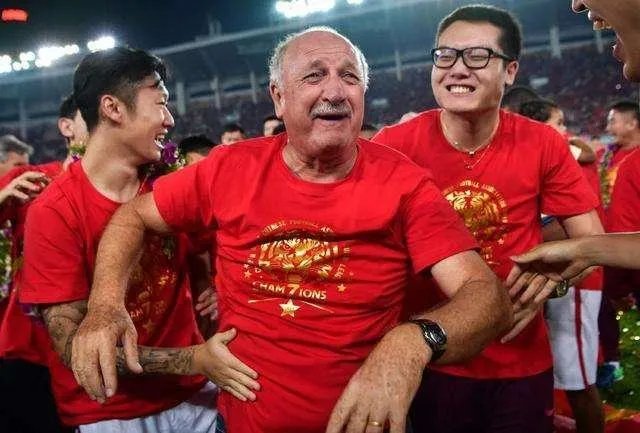 可以说斯科拉里堪称恒大最差教练吗？