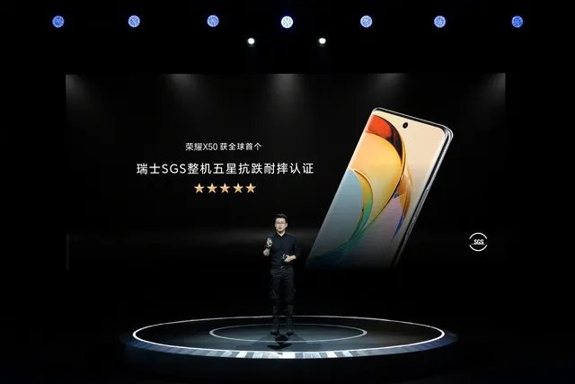 荣耀X50发布会连摔10台手机，现场结果令人惊讶！