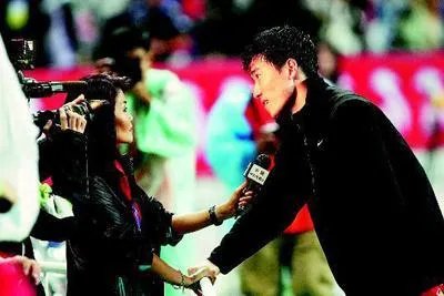 重要的田径比赛央5的记者是不是都是让冬日娜去?从专业的角度看,她的业务水平怎么样?