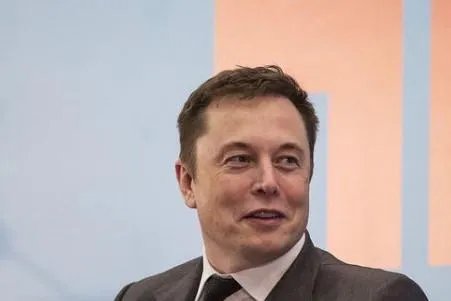 马斯克凭借SpaceX登顶全球首富，他为何那么有钱？