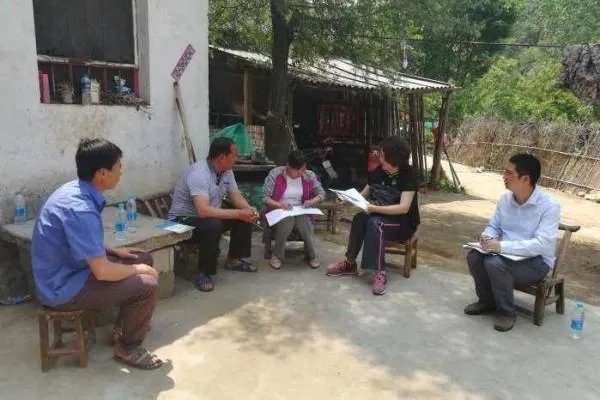 扶贫干部“大骂”,能骂醒“装睡的贫困户”吗?