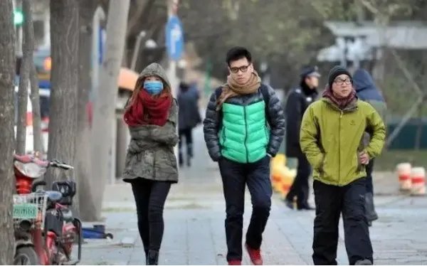冷空气影响北方局地降温超10℃，寒意为什么这么重？