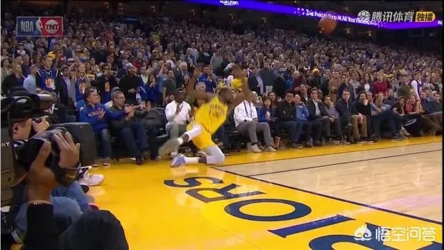 火勇裁判报告官宣，杜兰特界外救球是因哈登先犯规，火箭绝杀三分未提及，你怎么看？