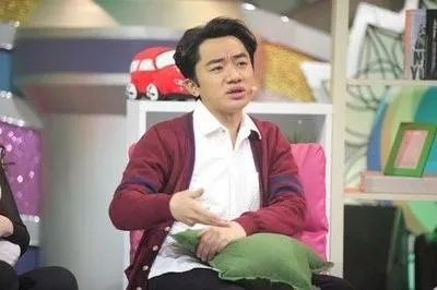 王祖蓝和李亚男是很少见的“女高男矮”，李亚男为什么会喜欢不太成熟的王祖蓝？