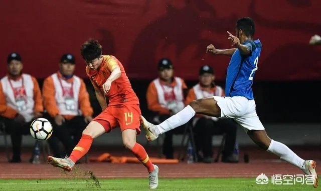 国足热身被印度逼平，鲁能两将王彤和金敬道表现不佳半场即被换下，你怎么看？