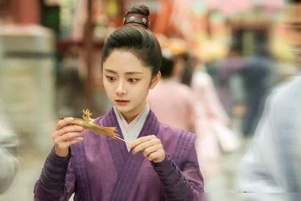 任嘉伦已经结婚了，为何网友说谭松韵跟他有料？