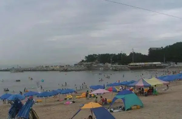 韩媒：一名中国游客在韩国海水浴场溺亡，事发当时有无人上前施救？