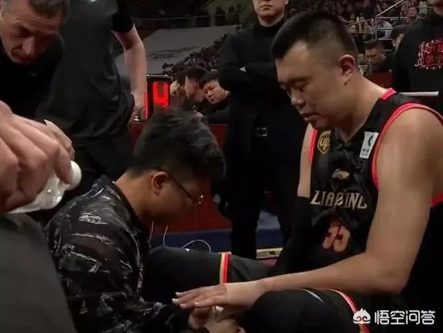 CBA联赛第42轮：辽宁衡润vs浙江广厦，韩德君手部受伤疑似骨折，总决赛怎么办？