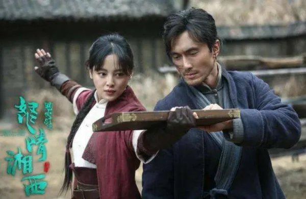 辛芷蕾奇怪的嘴巴引起广大争议，是天生的形状还是整容失败？