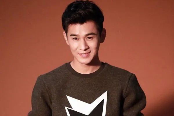 乔振宇是公认美男子，儿女双全，但是为什么却迟迟没有办婚礼？