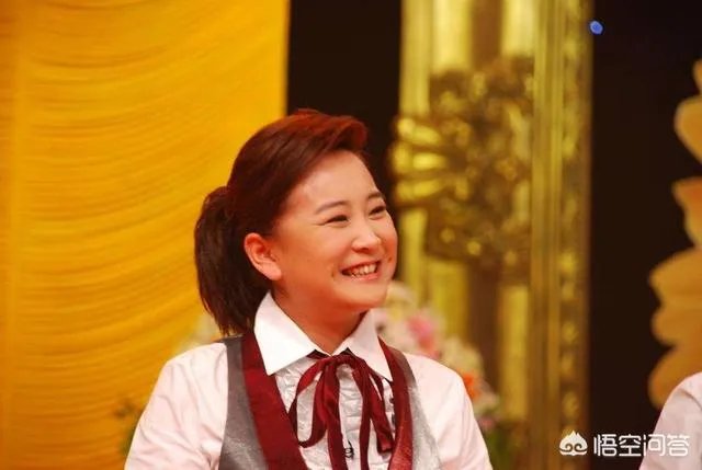 贾玲当年为什么会改行？她究竟是个怎样的人？