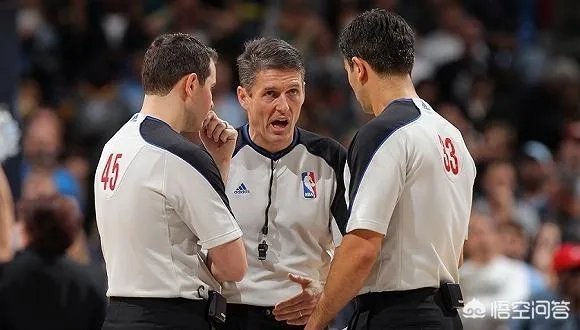 火勇裁判报告官宣，杜兰特界外救球是因哈登先犯规，火箭绝杀三分未提及，你怎么看？