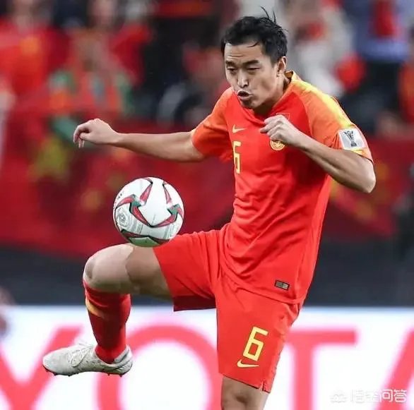 强烈建议，让散步踢球的冯潇霆退出国家队，你同意吗？