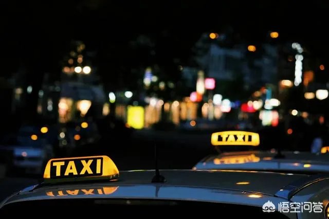 滨市的摩托男与的哥发生争执后心脏病发倒地死亡的视频在网上传开