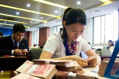 政府出台文件，10月工资可以提前至9月发，你觉得这样的措施合适吗？