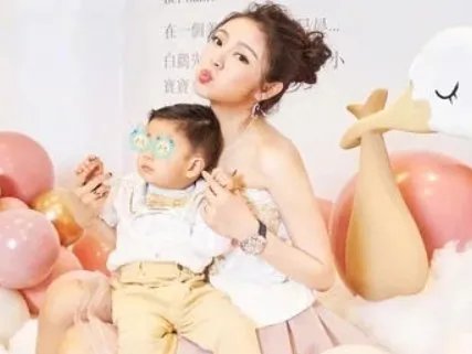 安以轩举办封肚派对，你能懂有钱人的生活吗？