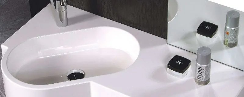 玻璃胶粘住的洗手盆怎样拆