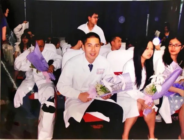 可米小子主唱转行当牙医，他是如何转行成功的？