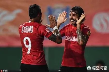 富力球迷赛后被恒大多人围殴，有人用旗杆打恒大球迷，你怎么看？