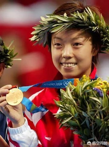 匈牙利公开赛，周雨心因为在比赛局间撕下球拍胶皮而被取消比赛资格，对此你怎么看？