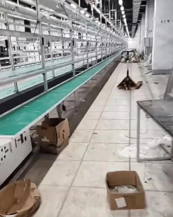 世硕电子厂扔员工证件事件发酵,此公司后续该采取什么做法?