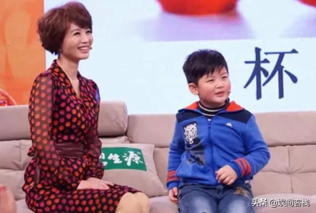 与傅程鹏离婚后，独自抚养儿子的程愫现状怎么样了？