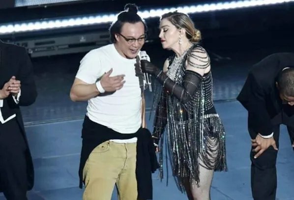 陈奕迅在看谁的演唱会被当成粉丝的