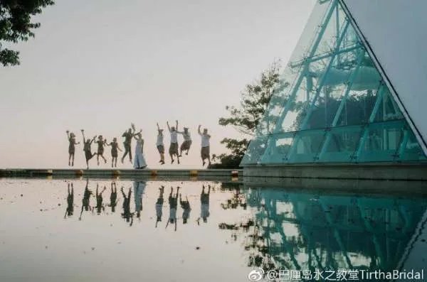 巴厘岛是位于印度尼西亚上的一个岛屿，巴厘岛教堂婚礼费用是多少？