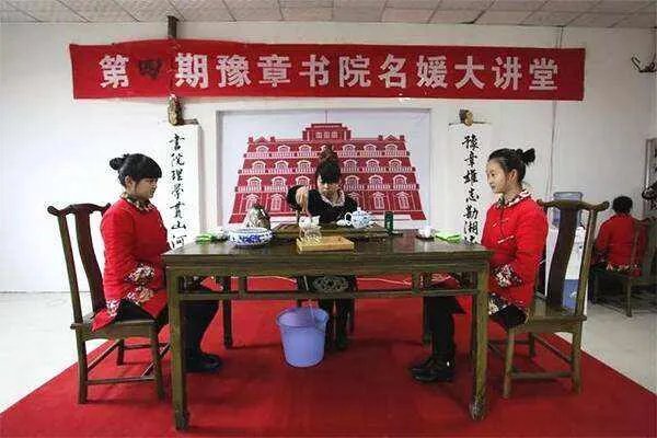 辽宁抚顺雷人女德班被叫停，为什么会有人去上这种女德班？