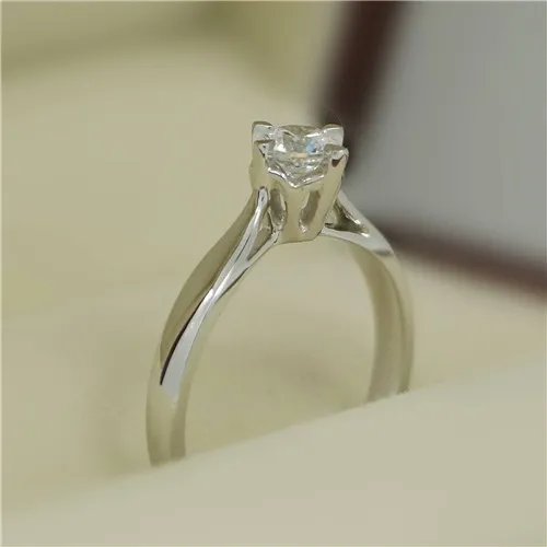 钻石小鸟结婚戒指多少钱 钻石小鸟结婚戒指好不好