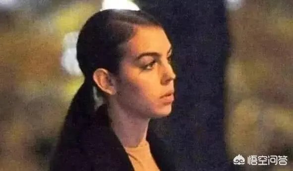 C罗未婚妻乔治娜在认识C罗前当过保姆干过导购，这是怎么回事？