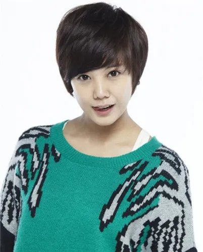 高恩雅弟弟及家人合影公开 拍床戏前征求了弟弟Mir的意见