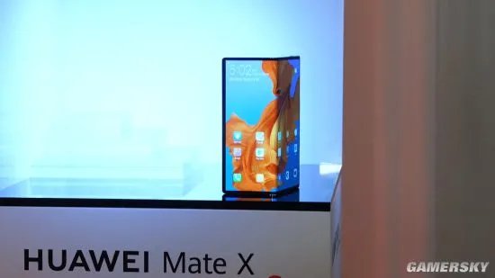 华为5G可折叠屏手机Mate X展示曝光 外折式设计、边框超窄