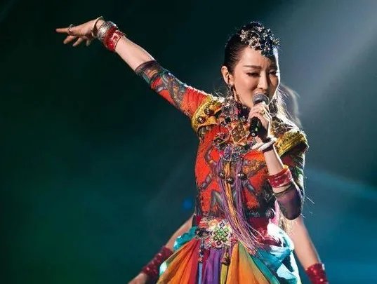 她从名字到血统都是造假，她被金星“撕”后淡出圈再复出人气低迷，她是谁？