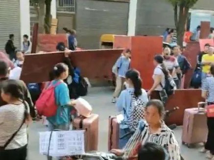 学生自带床板入学