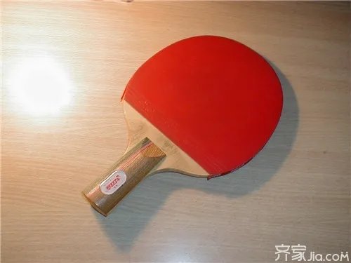 乒乓球拍胶皮的选择  乒乓球拍胶皮怎么粘