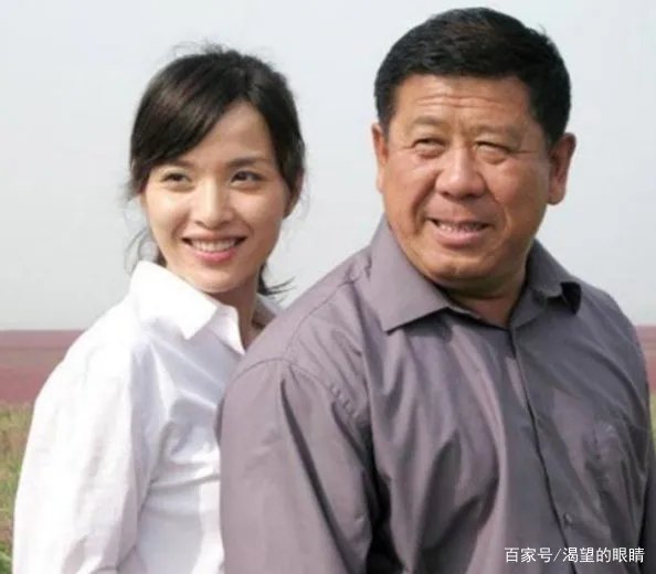 她因拍吻戏与老公离婚，二婚嫁靳东被宠成公主，儿子帅出天际，你怎么看？